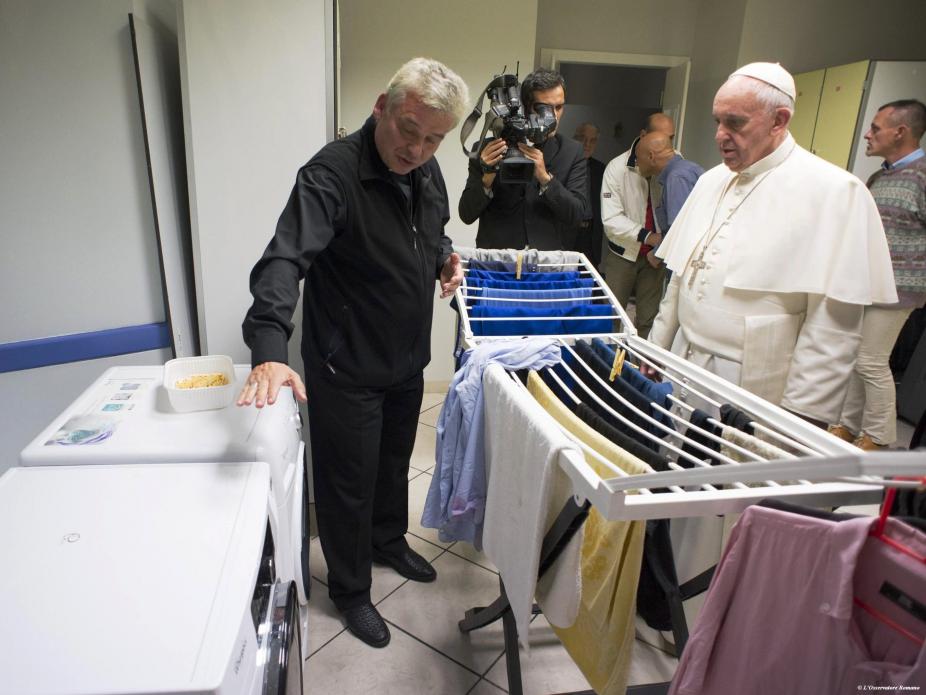 El Papa en la casa del Vaticano para los sintecho