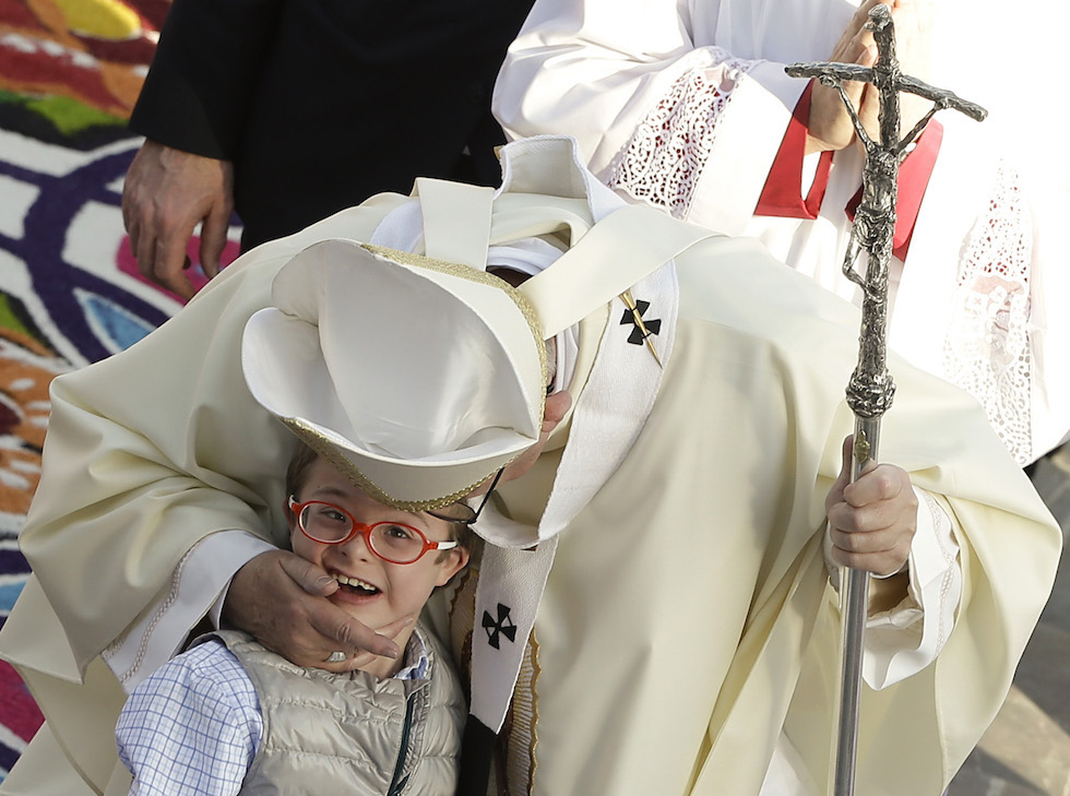 El niño y el Papa